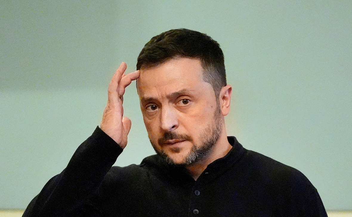 Mark Schiefelbein / Reuters