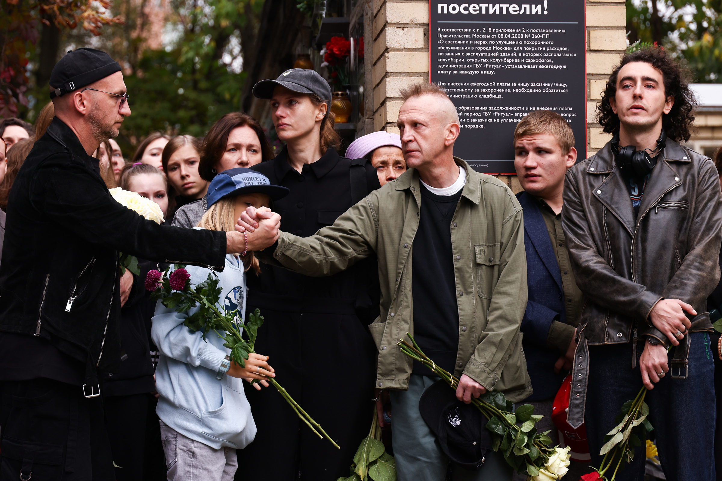 Актер Тимофей Трибунцев (в центре на первом плане)