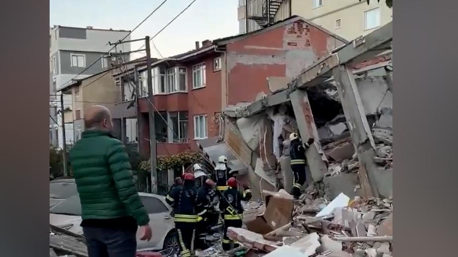 В Турции обрушился жилой многоэтажный дом