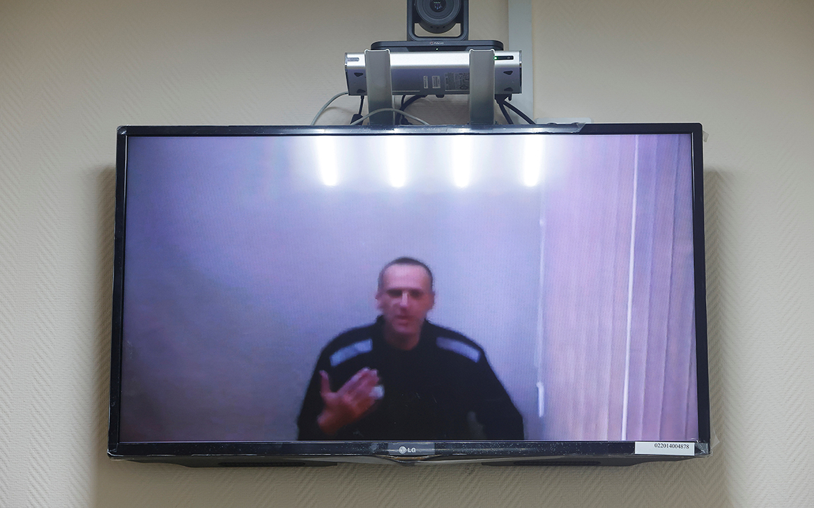 Навальному поменяли «склонность к побегу» на «экстремистский» учет
