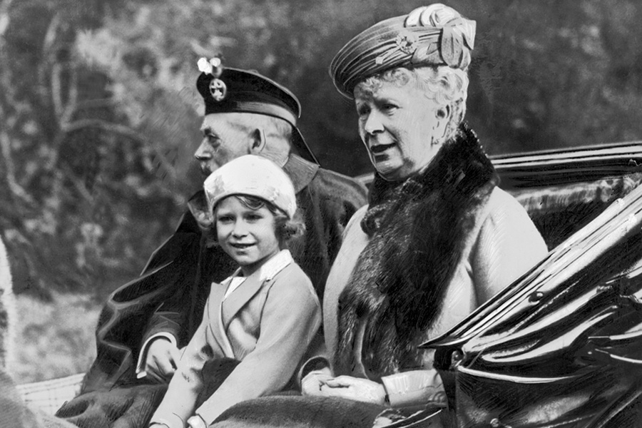 На фото: Георг V, Елизавета II и Мария Текская