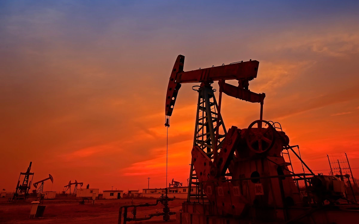 Цена нефти Brent впервые с января упала ниже $81 за баррель