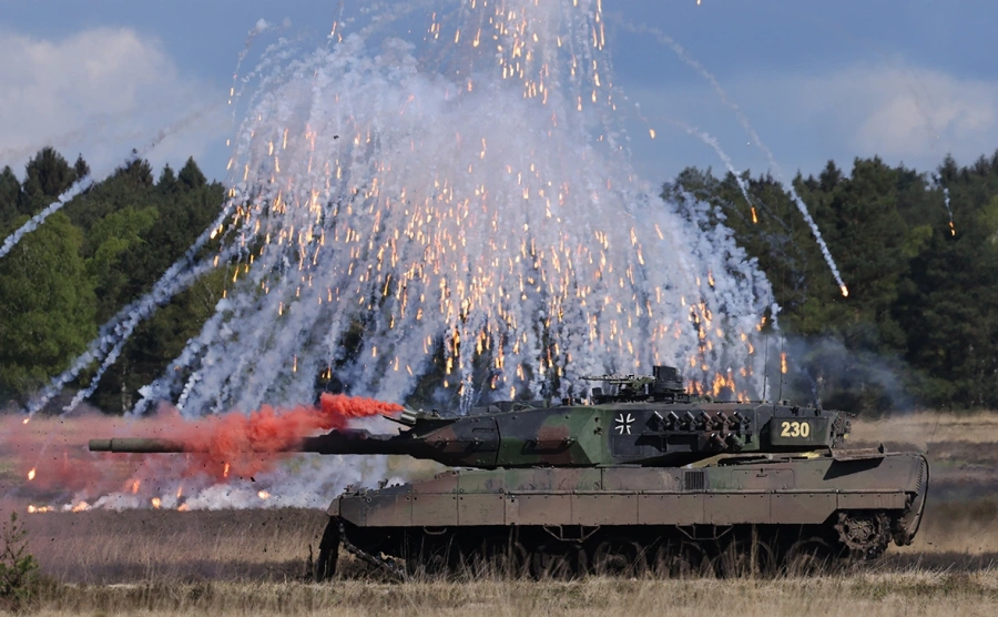Глава Rheinmetall пообещал передать Украине «сотни тысяч» снарядов"/>













