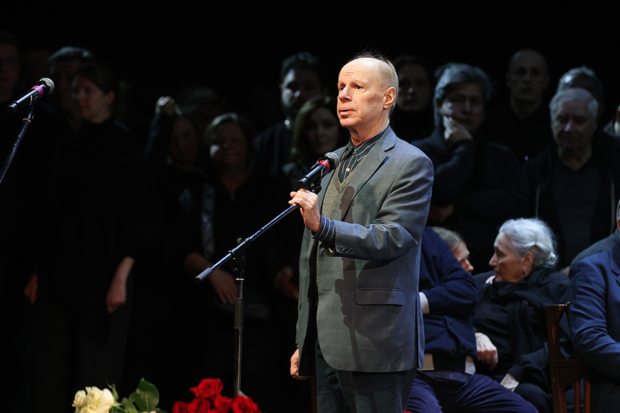 Актер, народный артист России Авангард Леонтьев