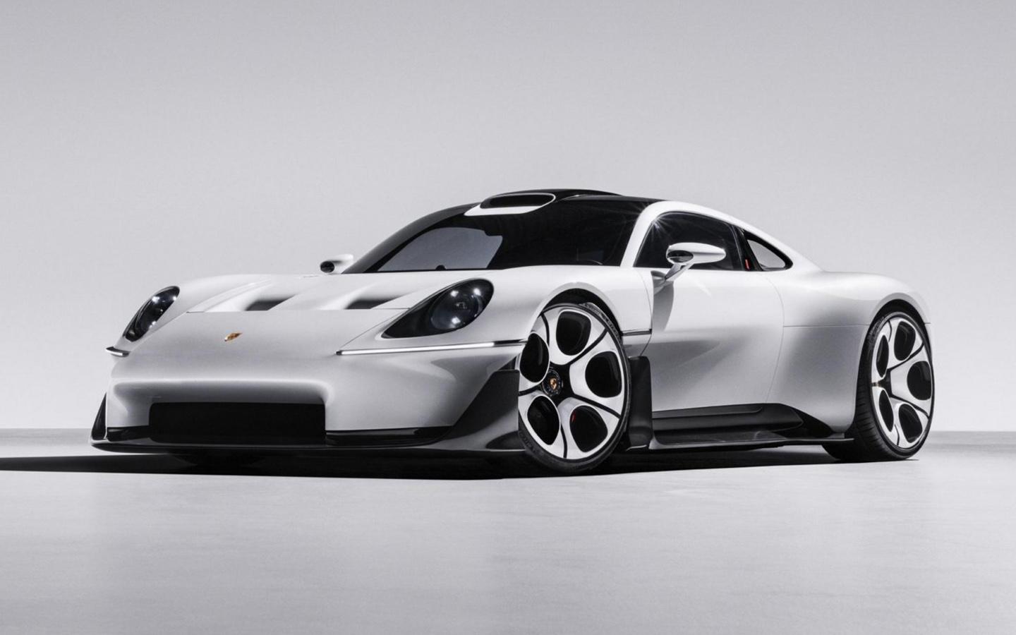 Porsche выкатил новый среднемоторный суперкар Mission S в стиле ретро