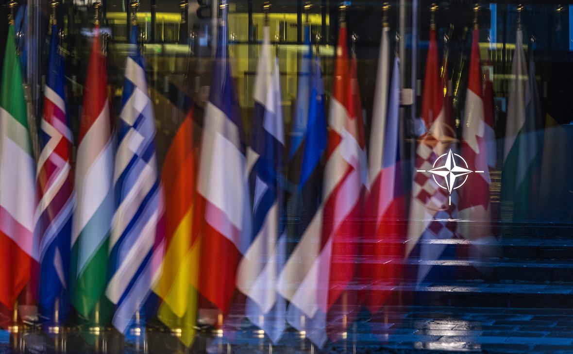 НАТО обвинило Россию во вредоносной гибридной активности"/>













