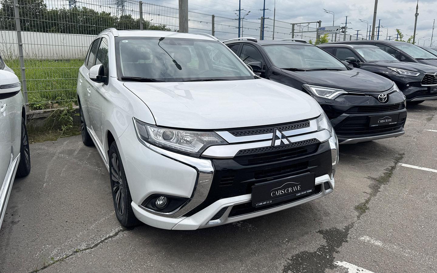 Подержанный, но без пробега. Как мы покупали Mitsubishi Outlander из КНР