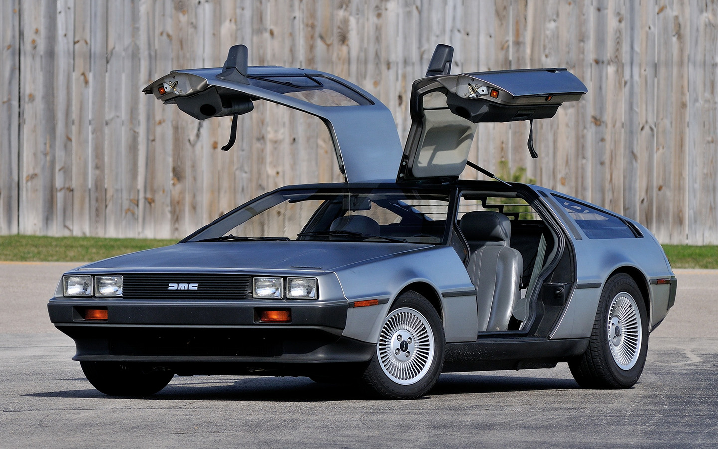 DeLorean DMC-12, 1982 год