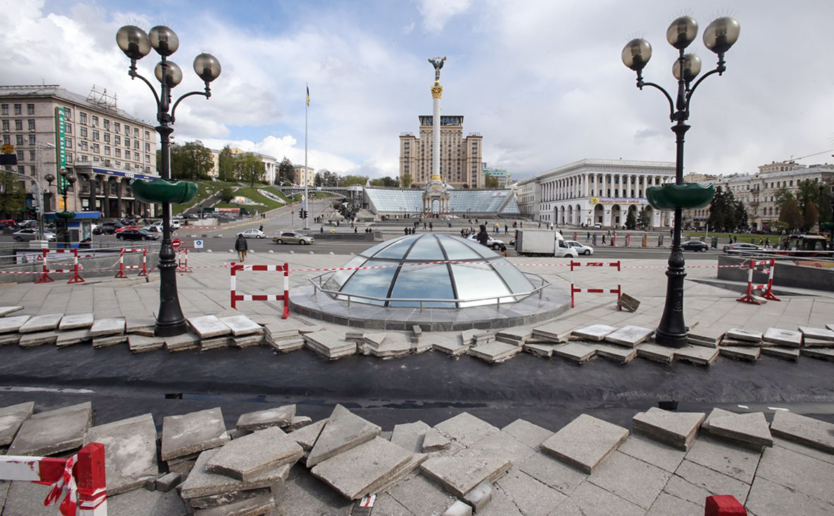 Ремонт на майдане Незалежности (площади Независимости) в Киеве