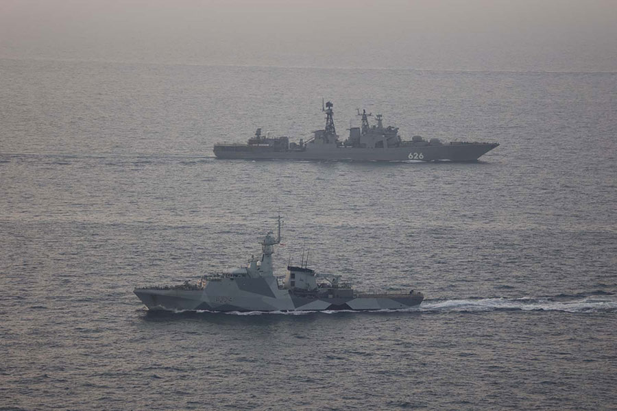 Военный корабль Королевского военно-морского флота Великобритании HMS Trent и вертолет Wildcat следили за российскими судами в водах Великобритании в течение пятидневной операции