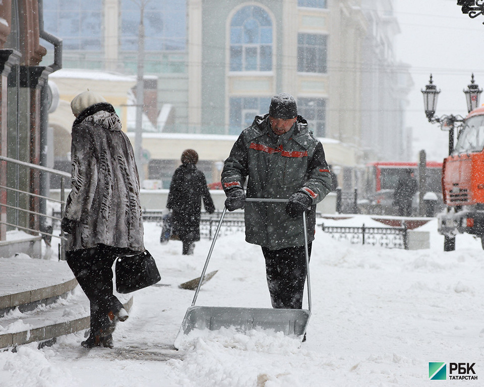 В Татарстане на уборку снега вывели более 500 осужденных преступников