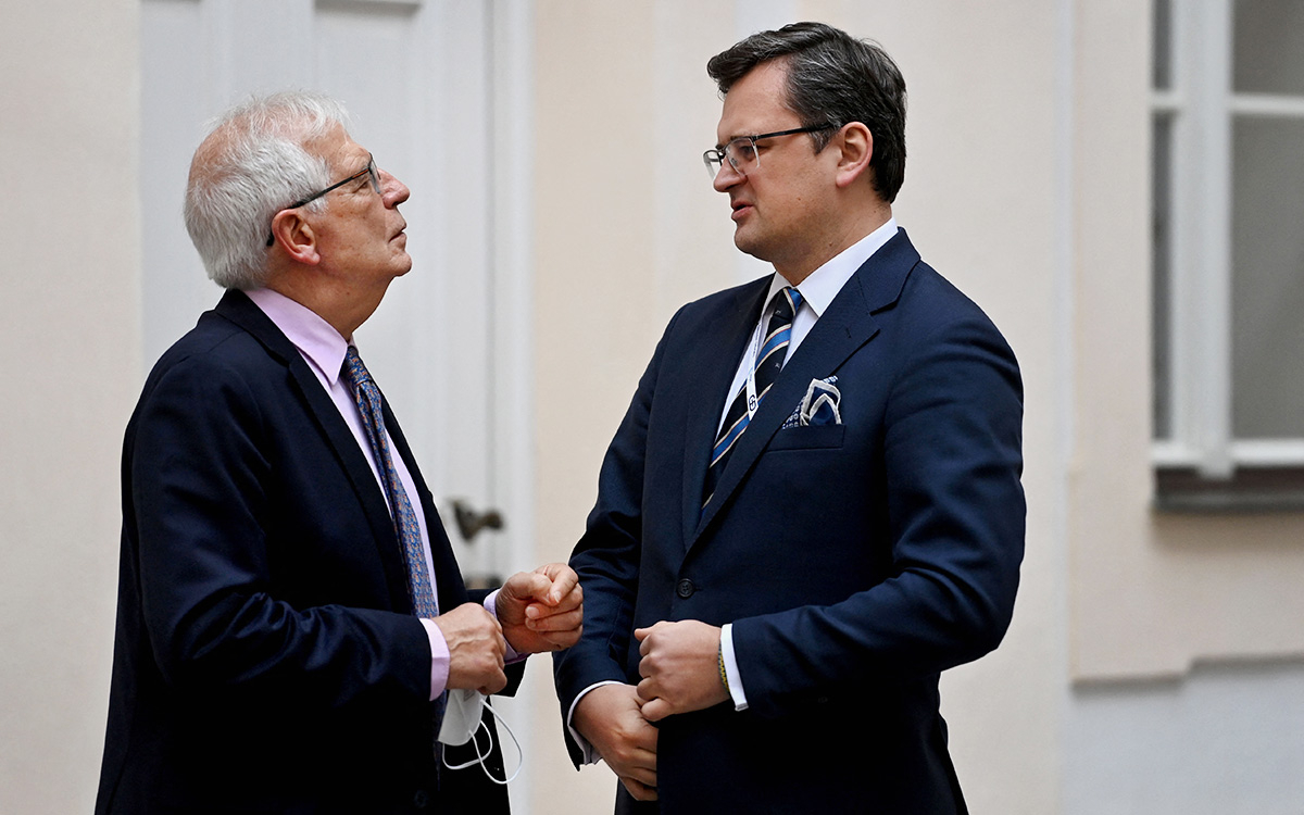 Боррель обсудил с Кулебой помощь Украине и новые санкции против России