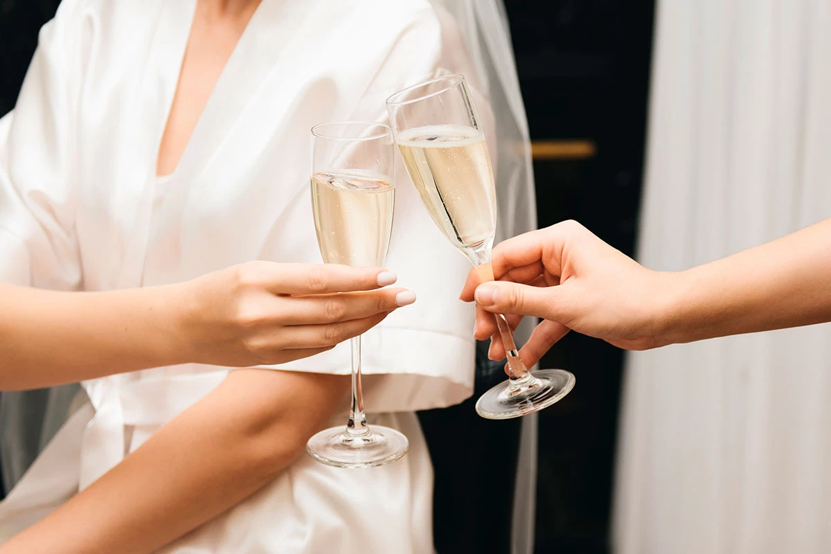 Креман — это игристое вино, которое производят в одном из восьми французских аппелласьонов под защищенным наименованием, его могут производить в Эльзасе, Бордо, Бургундии, Юре, Лиму, Луаре, Савойе и Ди