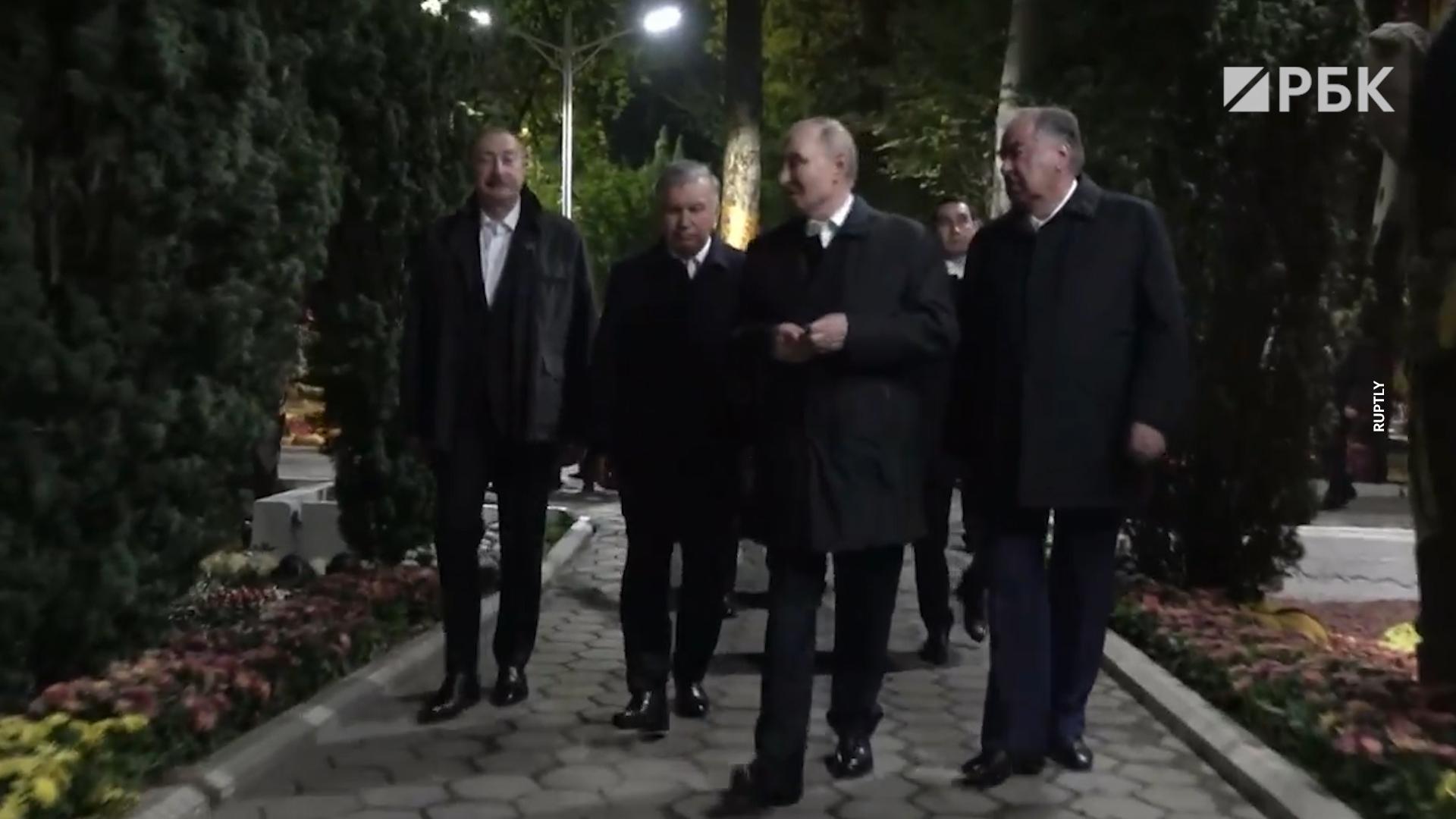Появились кадры прогулки Путина с Алиевым, Токаевым и Рахмоном