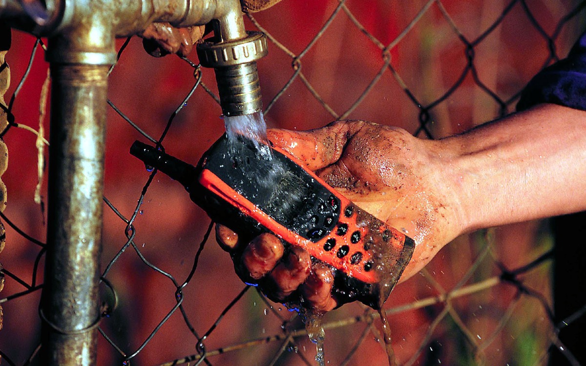 Кнопочные телефоны назвали новым маркером статуса: что это за тренд