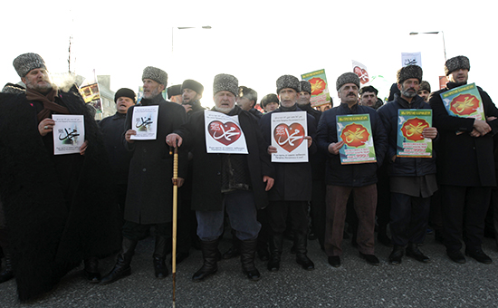 Участники грознинского митинга против карикатур на пророка Мухаммеда