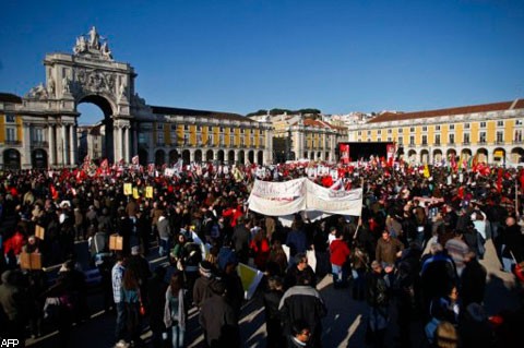 В Лиссабоне прошел стотысячный митинг против мер жесткой экономии