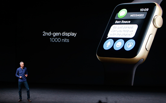 Вице-президент Apple Джефф Уильямс во&nbsp;время презентации ​Apple Watch Series 2


