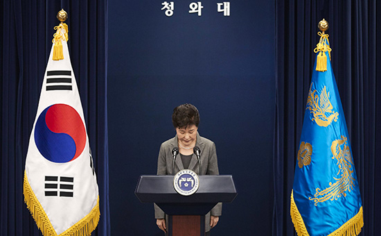 Пак Кын Хе во время выступления в официальной резиденции президента Южной Кореи в Сеуле. 29 ноября 2016 года




