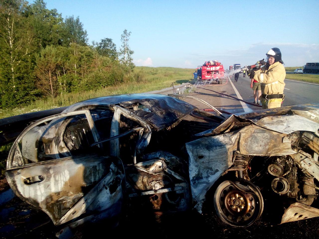 В Татарстане после аварии и взрыва авто пострадали пять человек