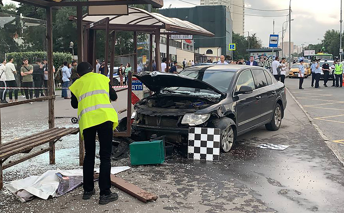 Дептранс раскрыл детали аварии на автобусной остановке в Москве — РБК