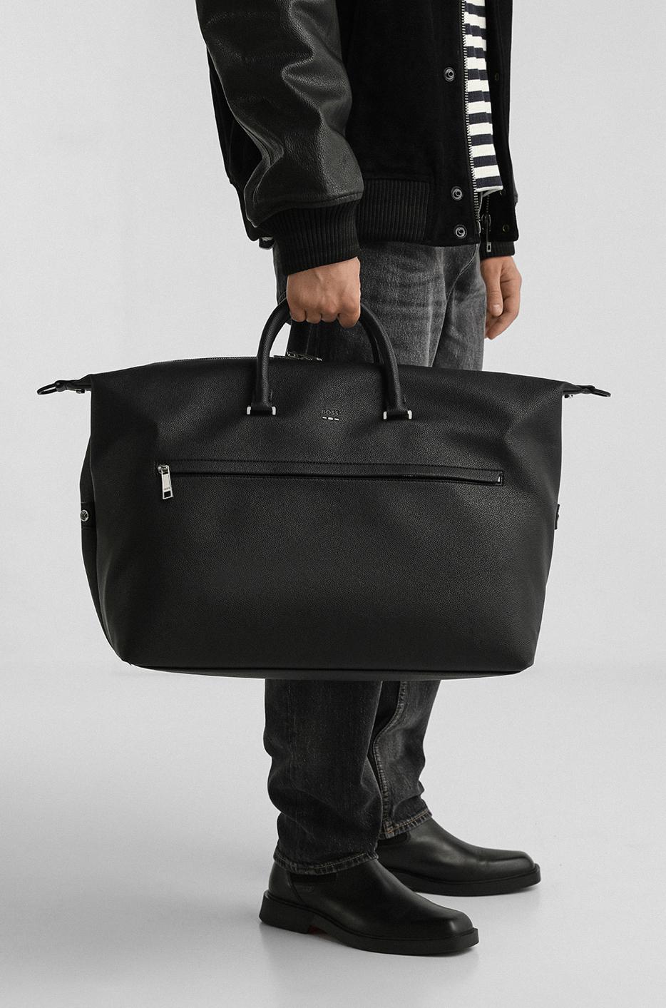 Сумка Boss, 31 490 руб. (stockmann.ru)