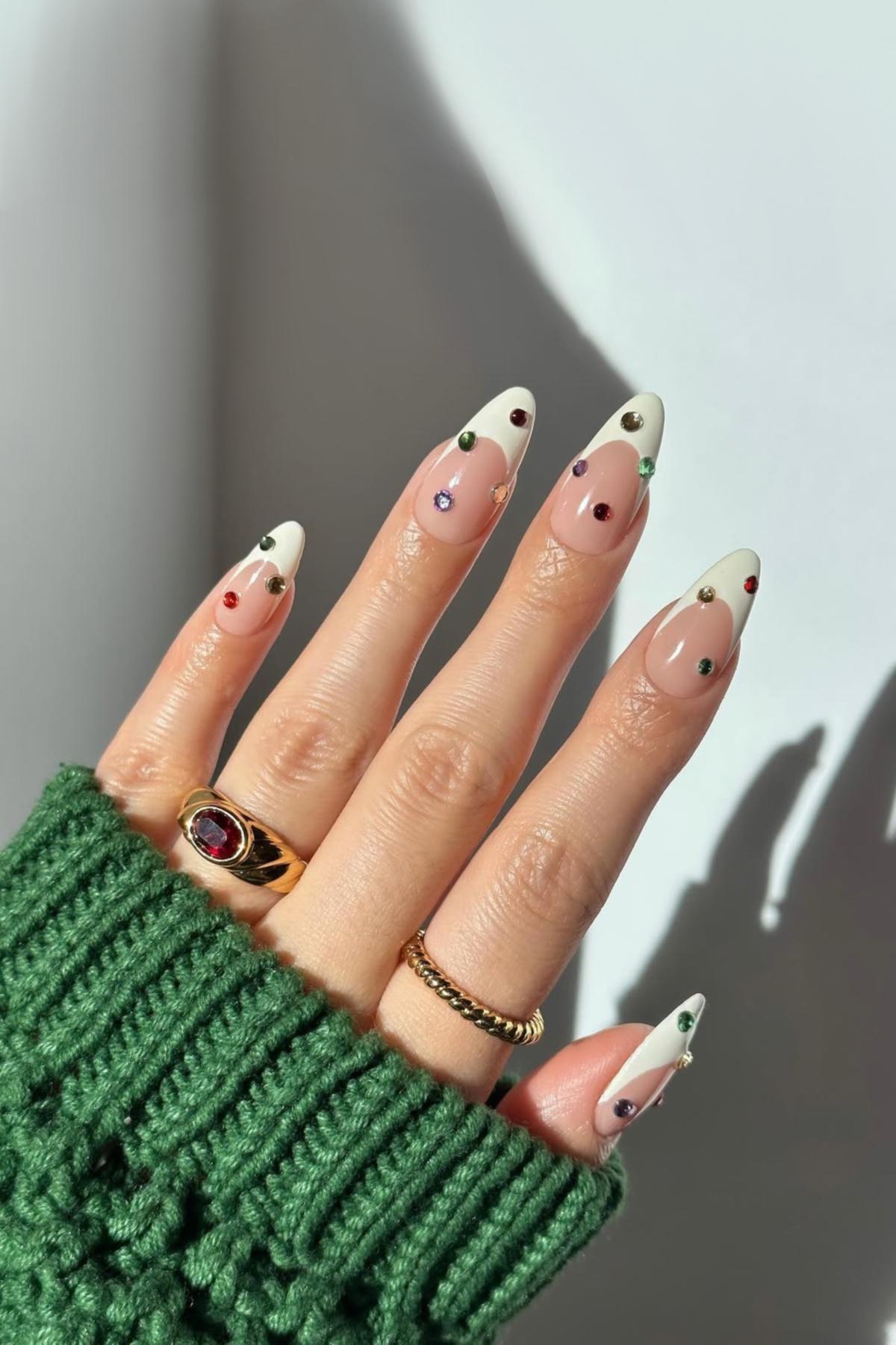 Блестки могут быть разных размеров, форм и оттенков