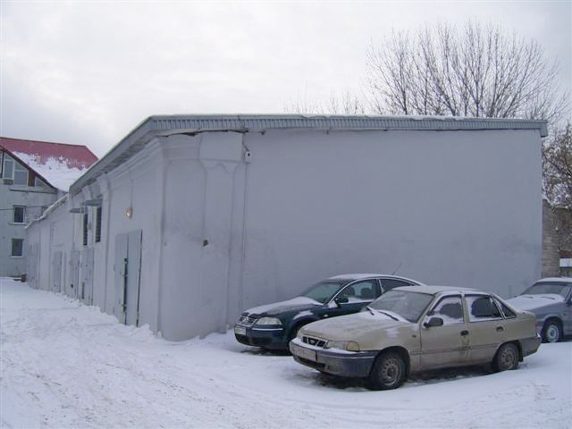Вместе со зданием продается гараж, площадью 186,3 квадратных метра