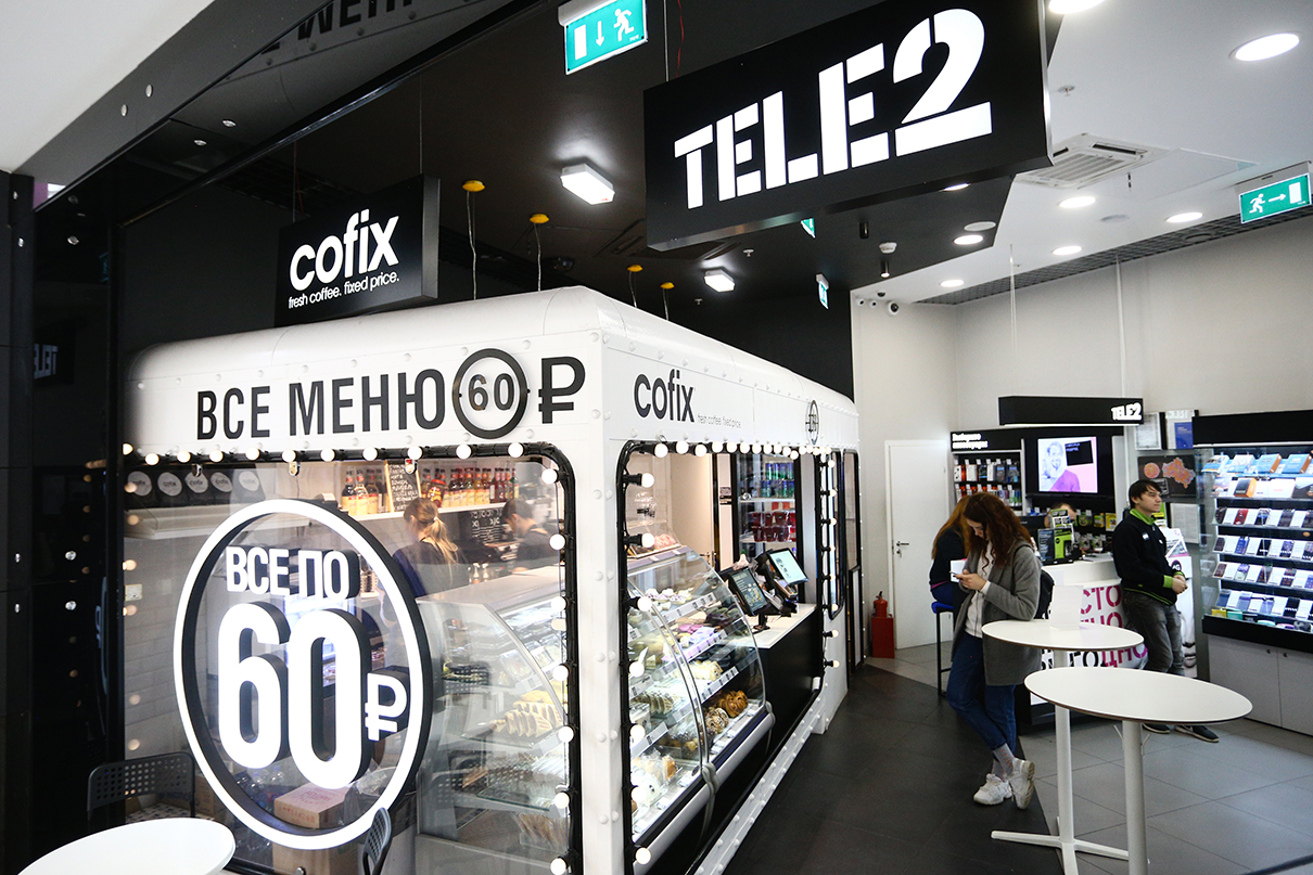 Офис продаж оператора сотовой связи TELE2, совмещенный с кофейней Cofix в ТРЦ &laquo;Мега Теплый Стан&raquo; в Москве
