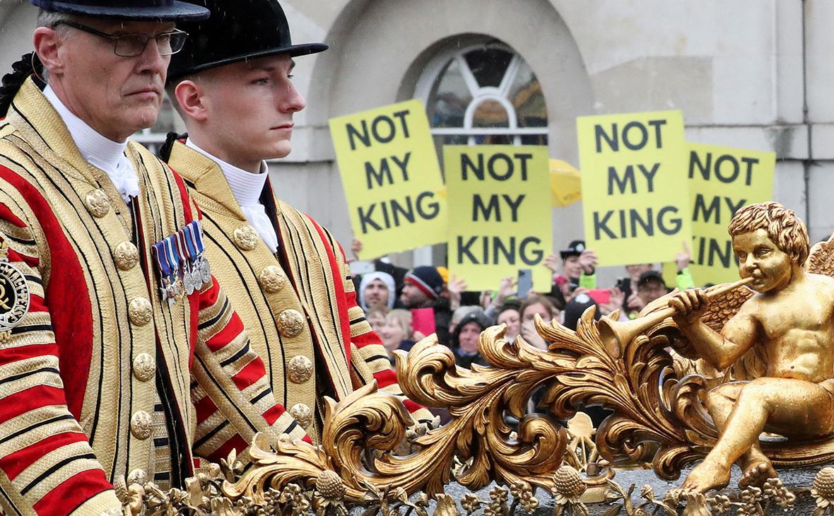 Участников протеста Не мой король арестовали в день коронации Карла III
