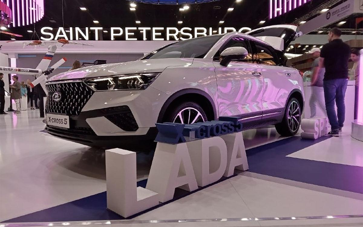 АвтоВАЗ представил перелицованный FAW Bestune T77 под брендом Lada ::  Autonews