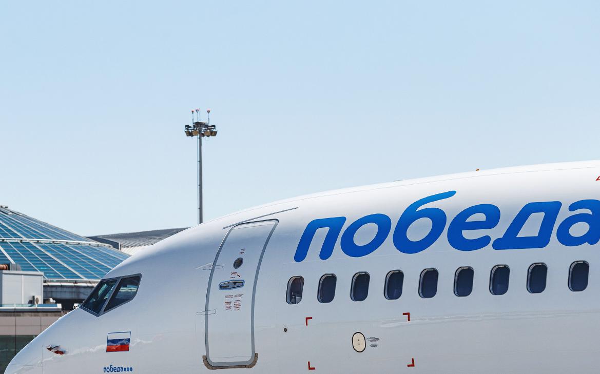 Самолет «Победы» с треснувшим стеклом сел в Шереметьево