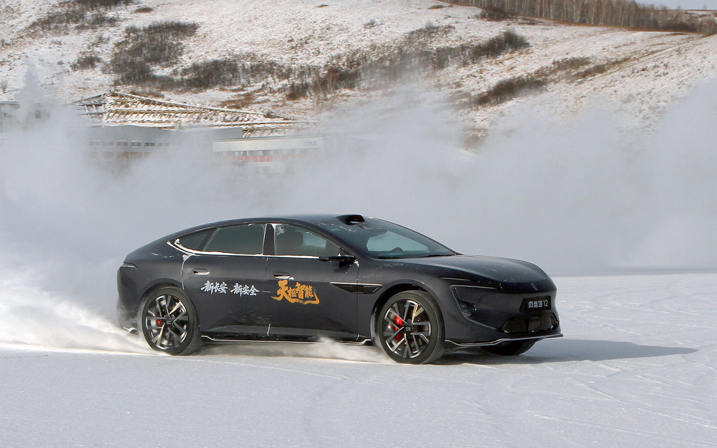 Avatr 12 начали официально предлагать у нас за 6,7&ndash;7,8 млн. руб. Входная комплектация заднеприводная, еще две&nbsp;&mdash; с полным приводом. У топ-версии взамен боковых зеркал можно заказать такие вот камеры