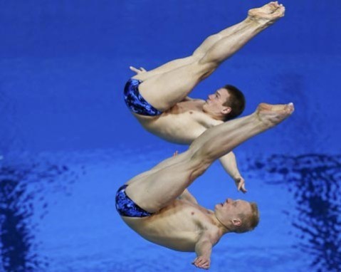 Российская пара прыгунов в воду Захаров и Кузнецов взяла золото Универсиады