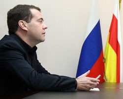 Д.Медведев рассказал, как начиналась война в Южной Осетии