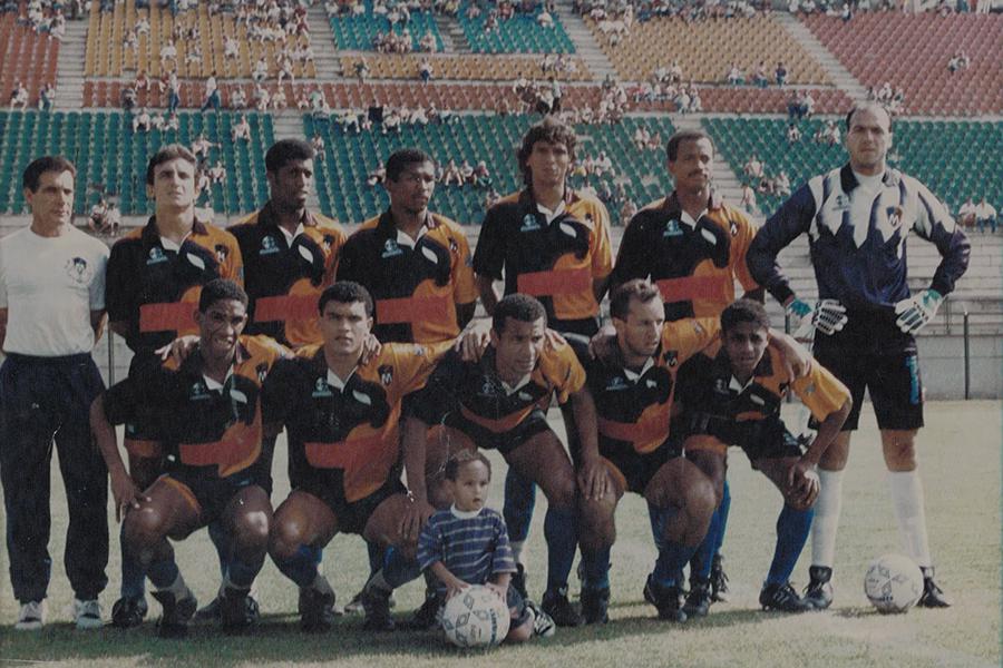 Неймар в детстве с командой&nbsp;своего отца