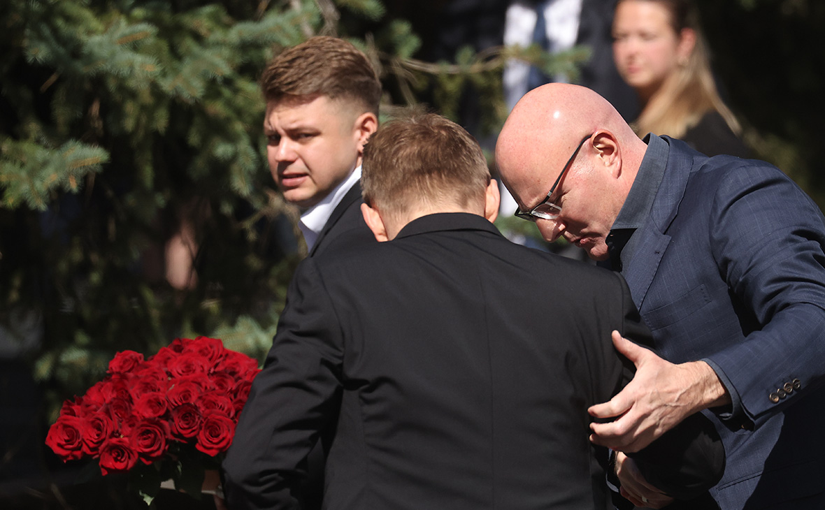 Справа — зампред правительства Дмитрий Чернышенко.