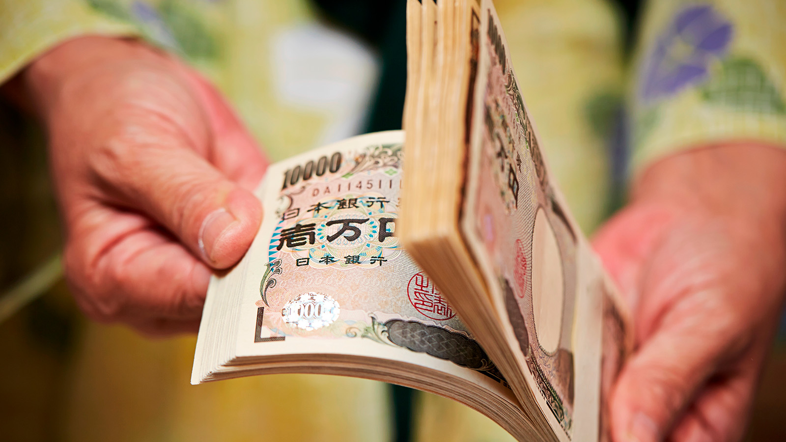 Японец выиграл в лотерею ¥600 млн и скрыл выигрыш от жены