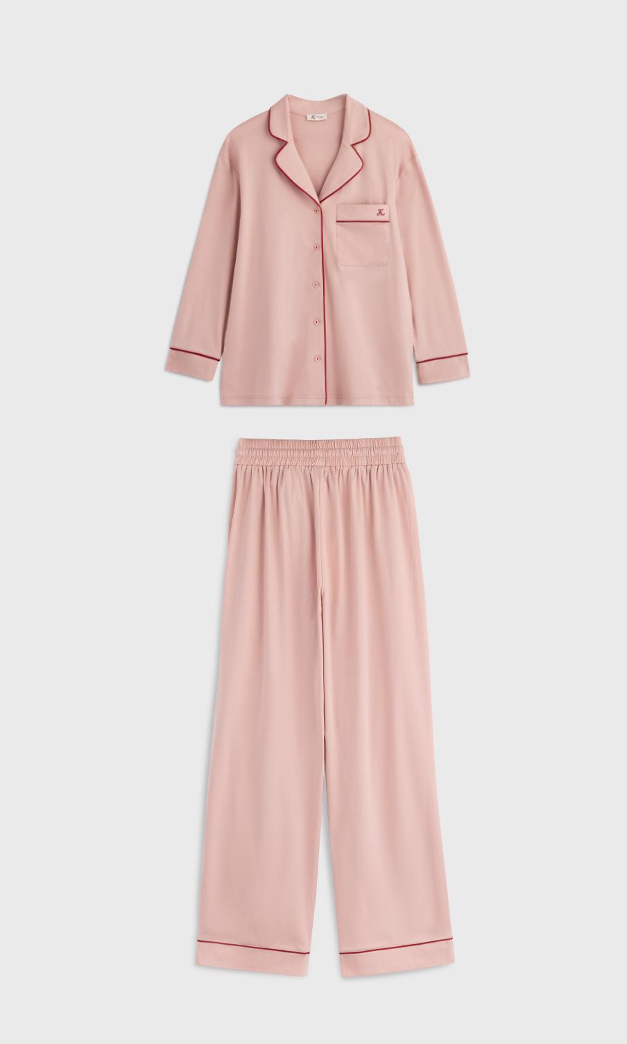 Пижамная рубашка (8990 руб.), пижамные брюки (7990 руб.)&nbsp;&mdash; все Abrau Club by Cocos, (cocos-moscow.ru)