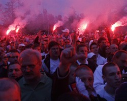 Сотни футбольных хулиганов едут из России в Польшу для "разборок с местными"