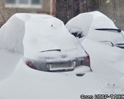 Снегопад мешает возобновить движение на трассе "Дон" в Воронежской обл.