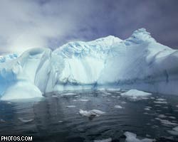 От Гренландии оторвался гигантский айсберг