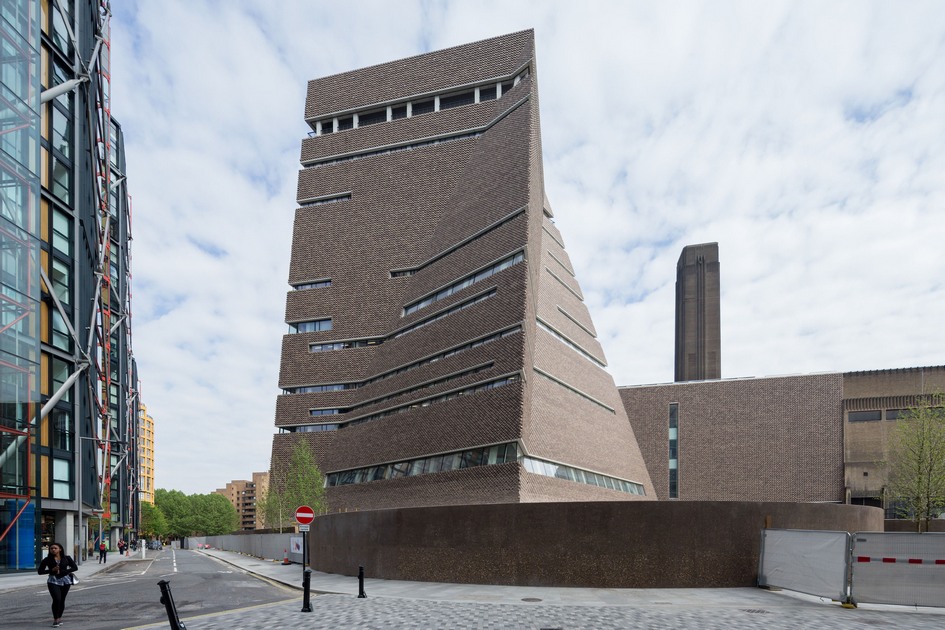 Лучшим музеем Европы в Leading Culture Destinations признали дополнительный корпус лондонской галереи современного искусства Tate Modern под названием Switch House. Новое здание расположено рядом с основным, которое прежде служило электростанцией
