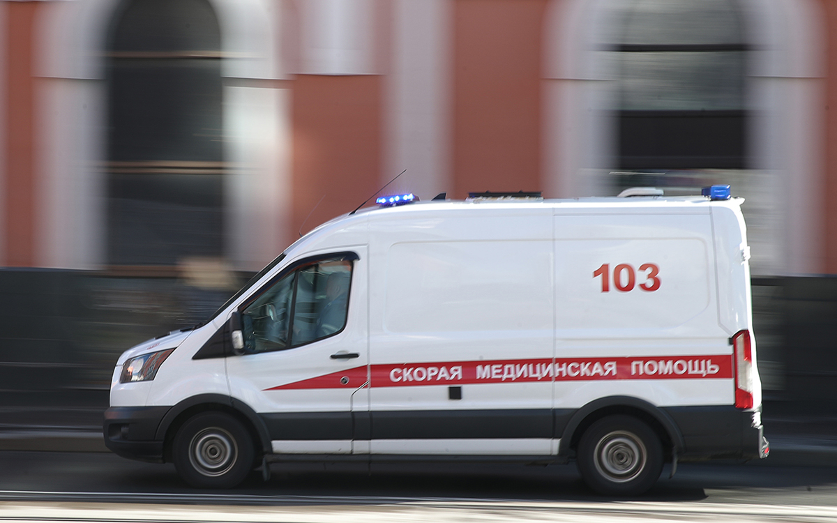 «Газель» сбила 10-летнюю девочку на остановке в Москве
