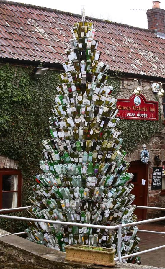 Елка из бутылок в Великобритании