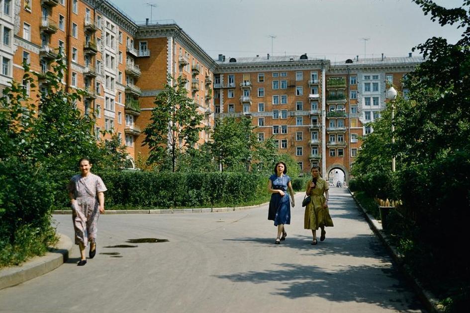 Дворы советских домов. 1960-е годы