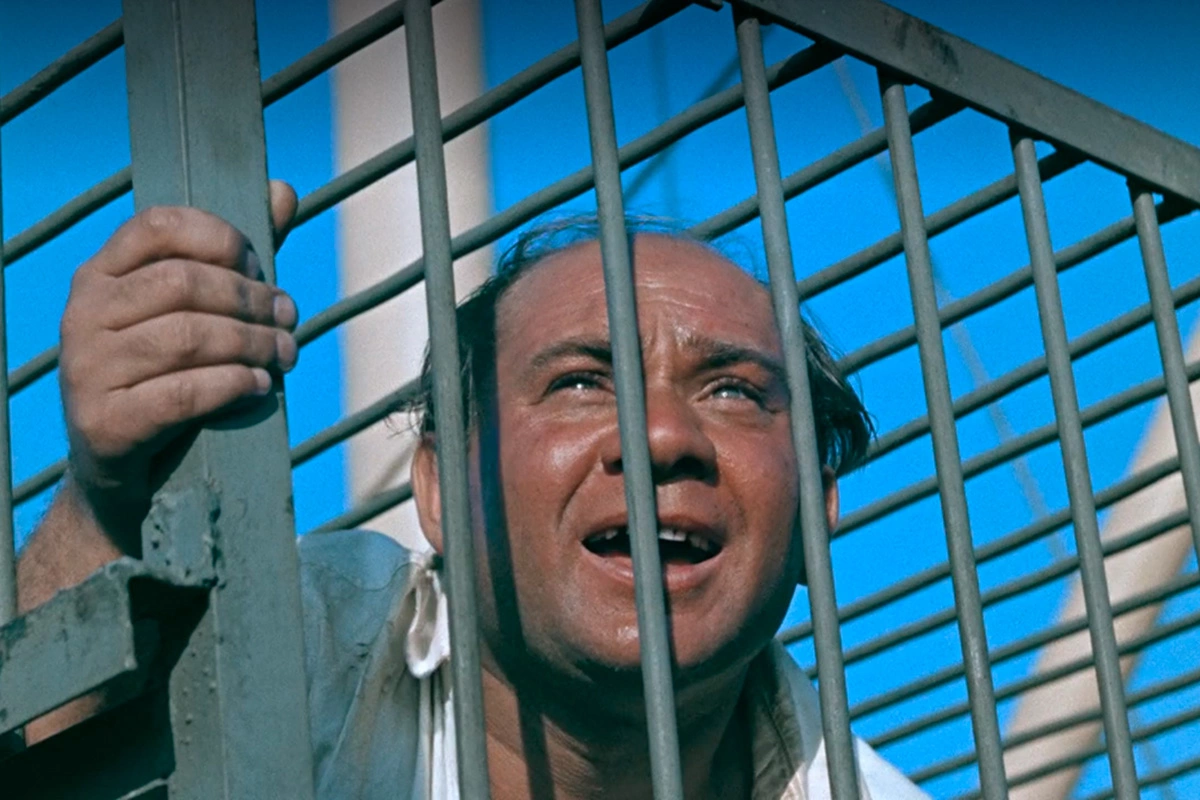 Актер Евгений Леонов сыграл фальшивого укротителя хищников в фильме «Полосатый рейс» (1961), режиссер Владимир Фетин