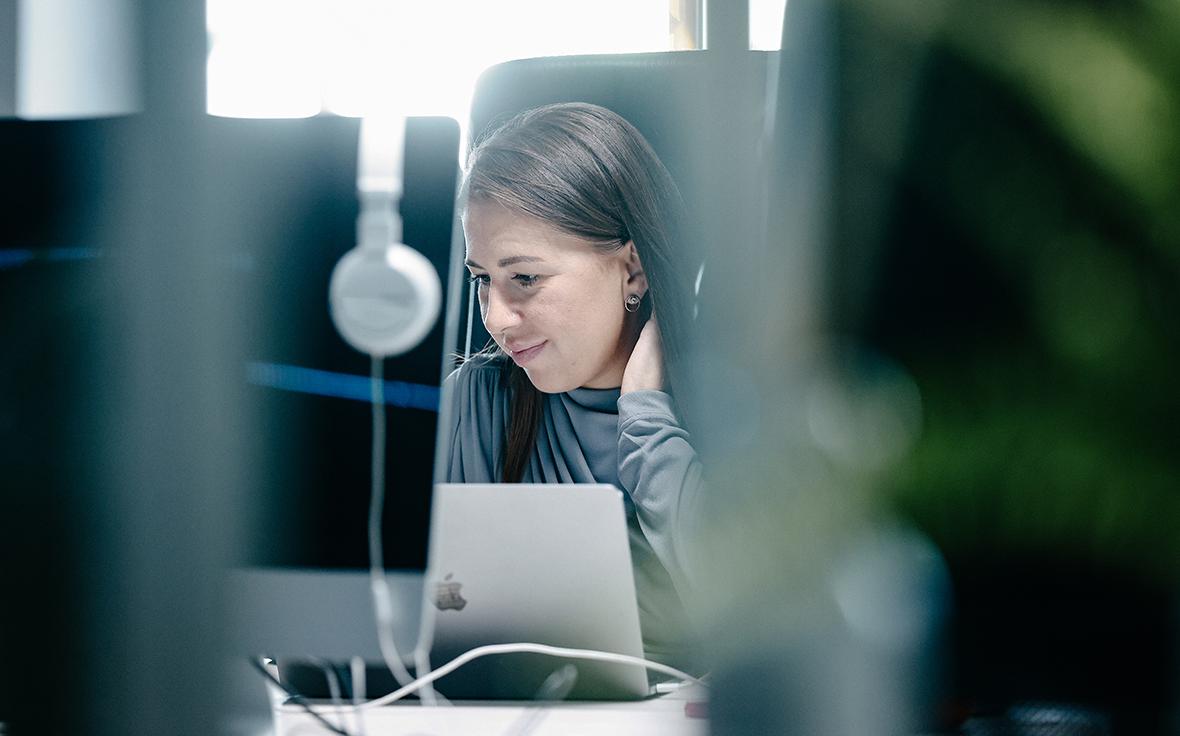 В Думе предложили сократить рабочую неделю. Сколько часов работают в мире