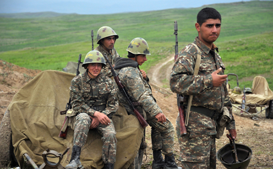 Военнослужащие армии обороны Нагорного Карабаха на первой линии обороны, 11 апреля 2016 года


