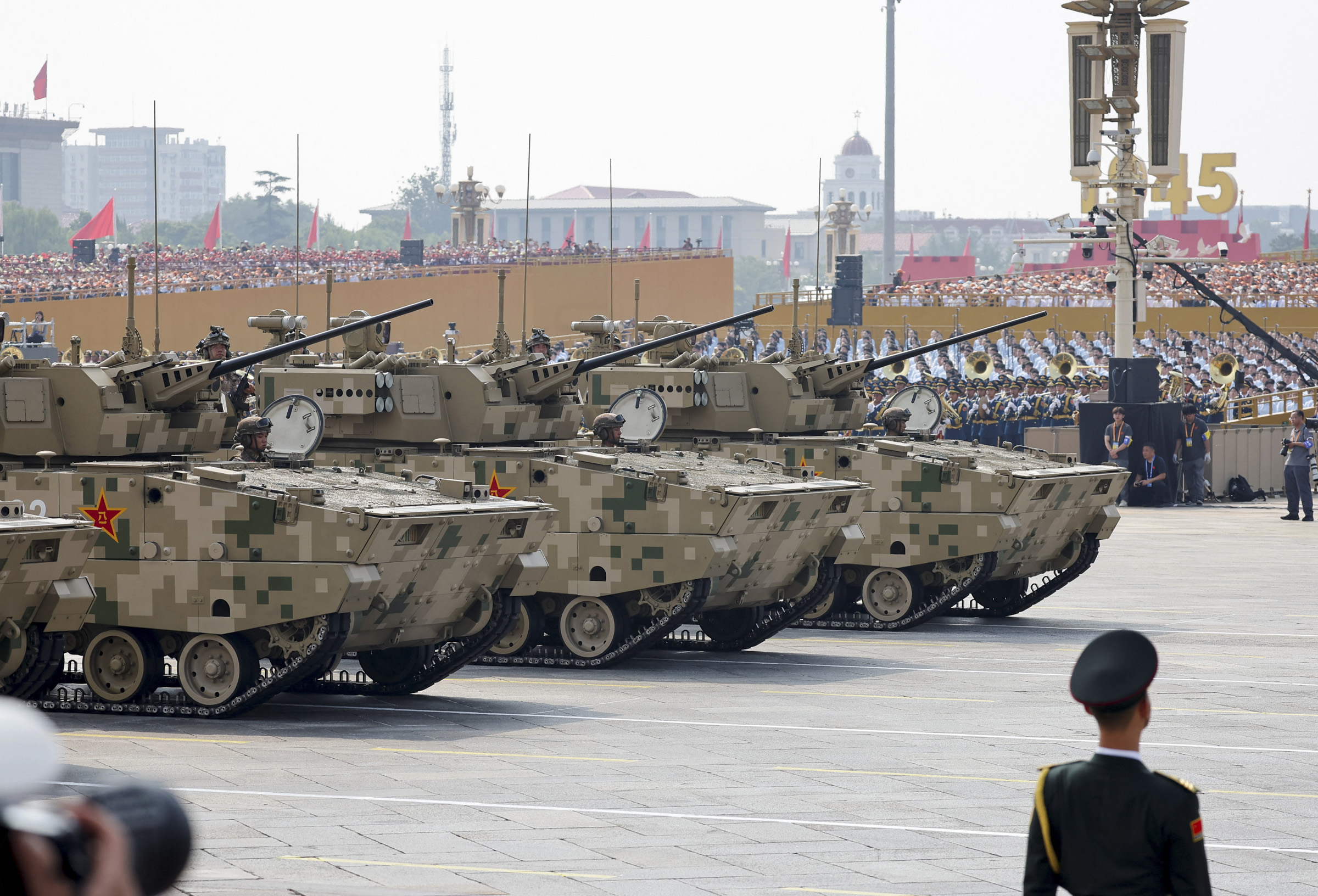 Китайская&nbsp;бронетехника на площади&nbsp;Тяньаньмэнь